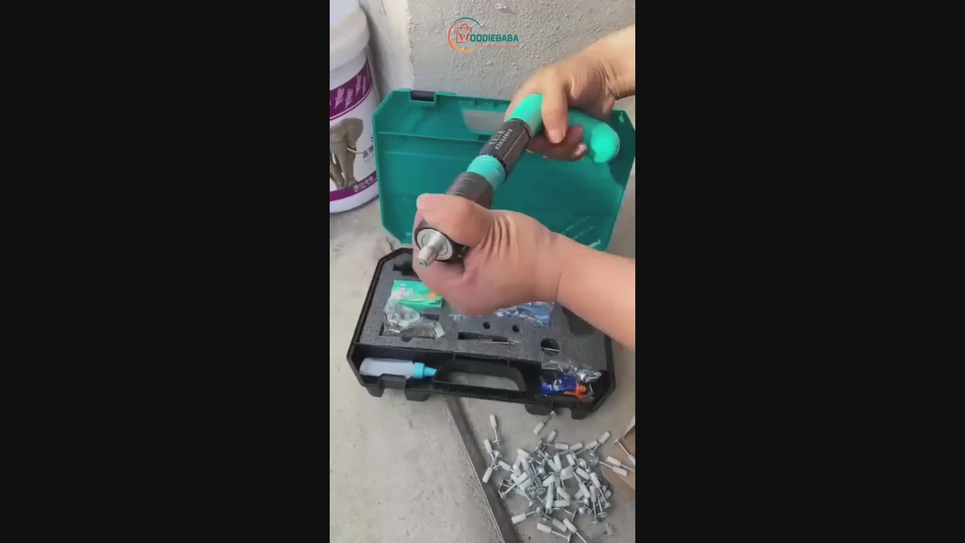 Non Slip Rivet Gun and Rivets, Manual Steel Nail Gun Tool, Fixation Tool, Driller Fasting Tools, Household Woodworking Accessories with (20 Nail).